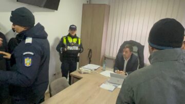 Localnicii nemulțumiți din Salcea au tăbărât peste primarul Ezekiel Belţic