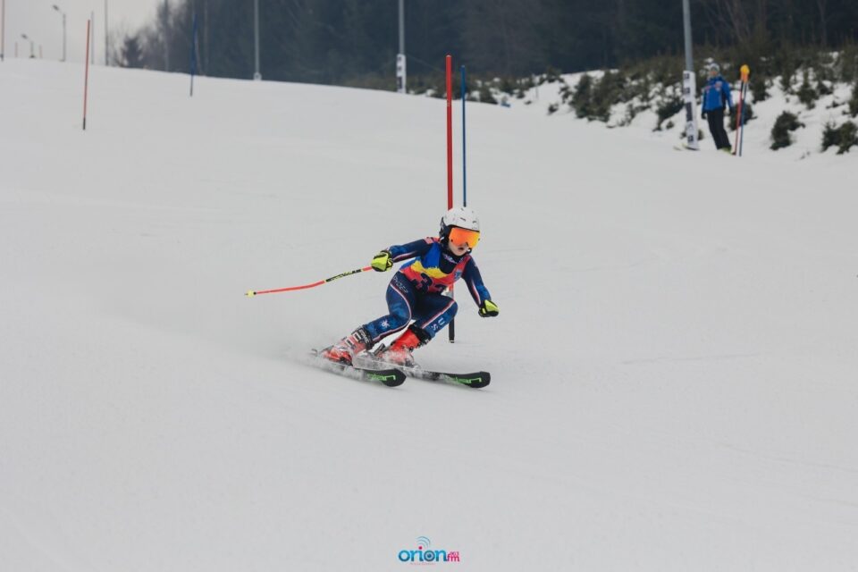 Rezultate bune pentru micii schiori de la Clubul Copiilor Vatra Dornei, la Concursul „Bucuriile zăpezii”