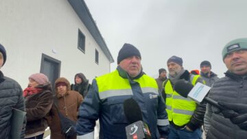 Localnicii nemulțumiți din Salcea au tăbărât peste primarul Ezekiel Belţic