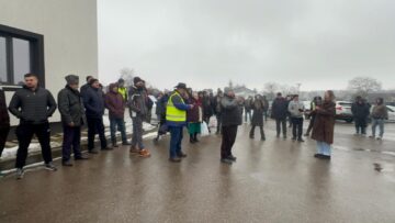 Localnicii nemulțumiți din Salcea au tăbărât peste primarul Ezekiel Belţic