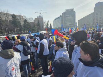 Angajați din învățământul sucevean, în protest la București