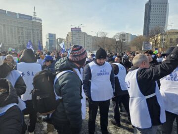 Angajați din învățământul sucevean, în protest la București