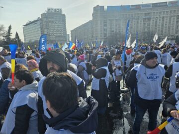 Angajați din învățământul sucevean, în protest la București