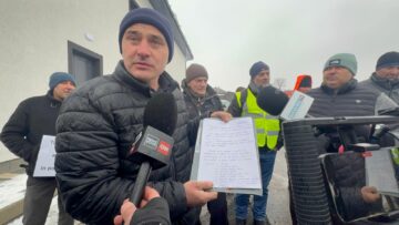 Localnicii nemulțumiți din Salcea au tăbărât peste primarul Ezekiel Belţic