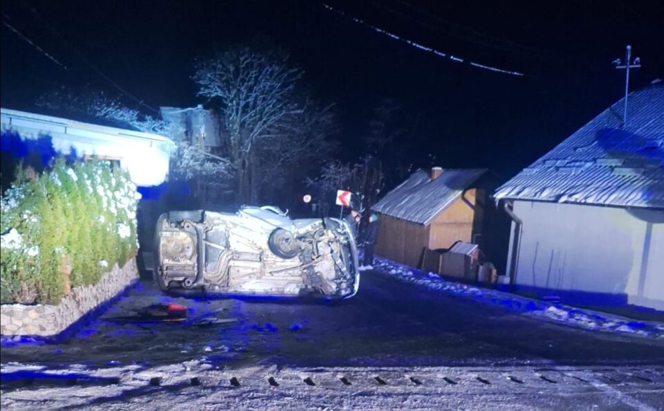 Un tânăr de 20 de ani, fără permis, a provocat un accident grav din cauza vitezei