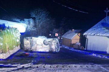 Un tânăr de 20 de ani, fără permis, a provocat un accident grav din cauza vitezei