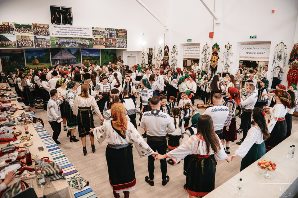 Frânturi din lumea satului de odinioară, la Vicovu de Sus