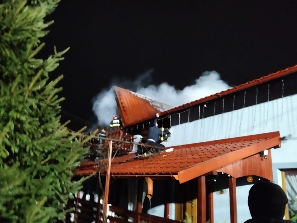 Casă afectată grav de un nou incendiu de la coșul de fum