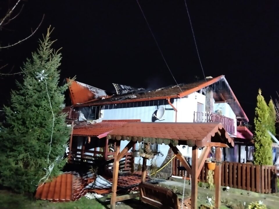 Casă afectată grav de un nou incendiu de la coșul de fum