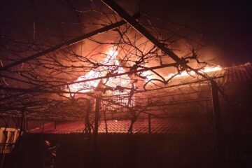 Casă afectată grav de un nou incendiu de la coșul de fum