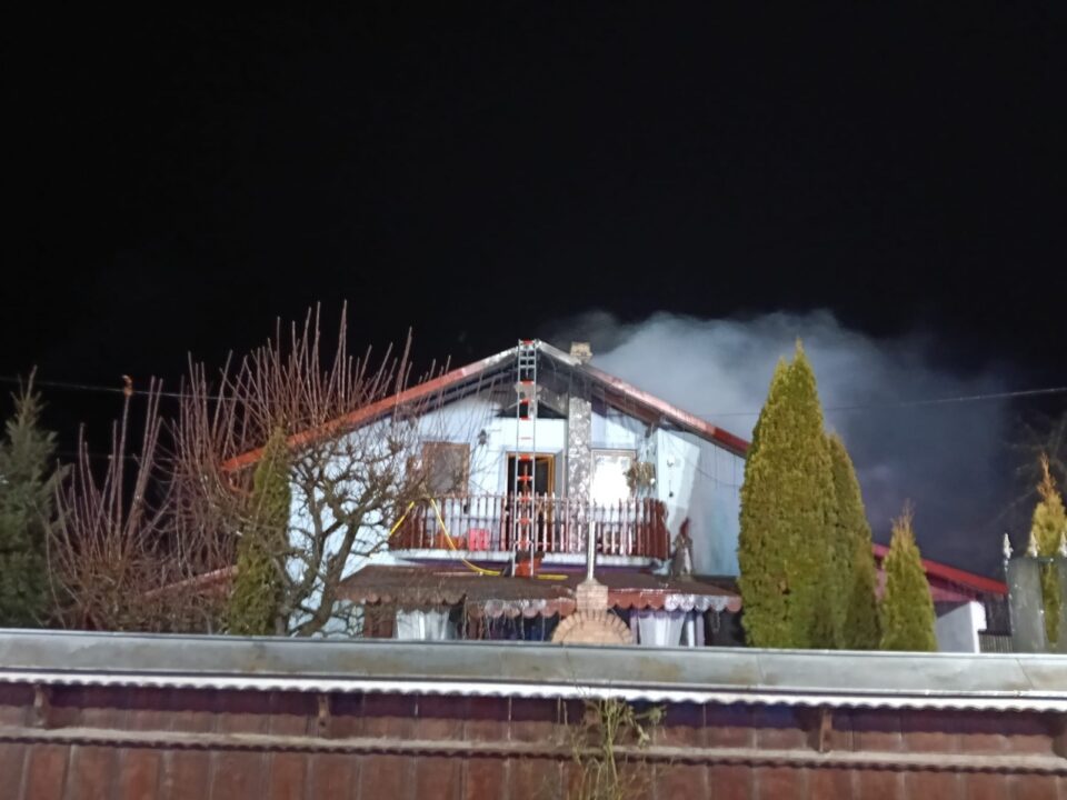 Casă afectată grav de un nou incendiu de la coșul de fum