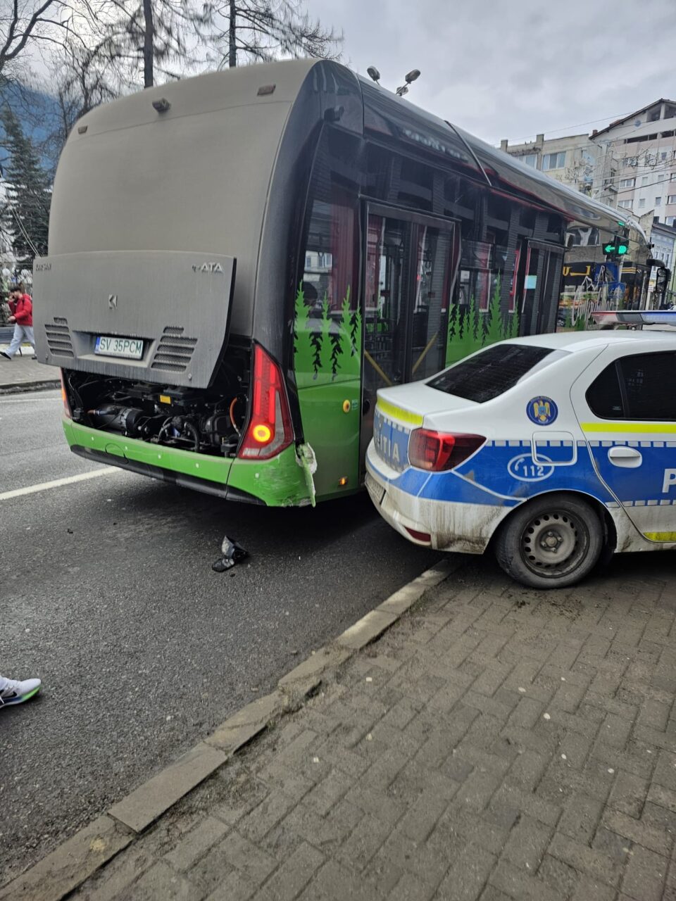 Tânărul care a fugit de polițiști și a provocat tamponări în lanț, arestat pentru 30 de zile