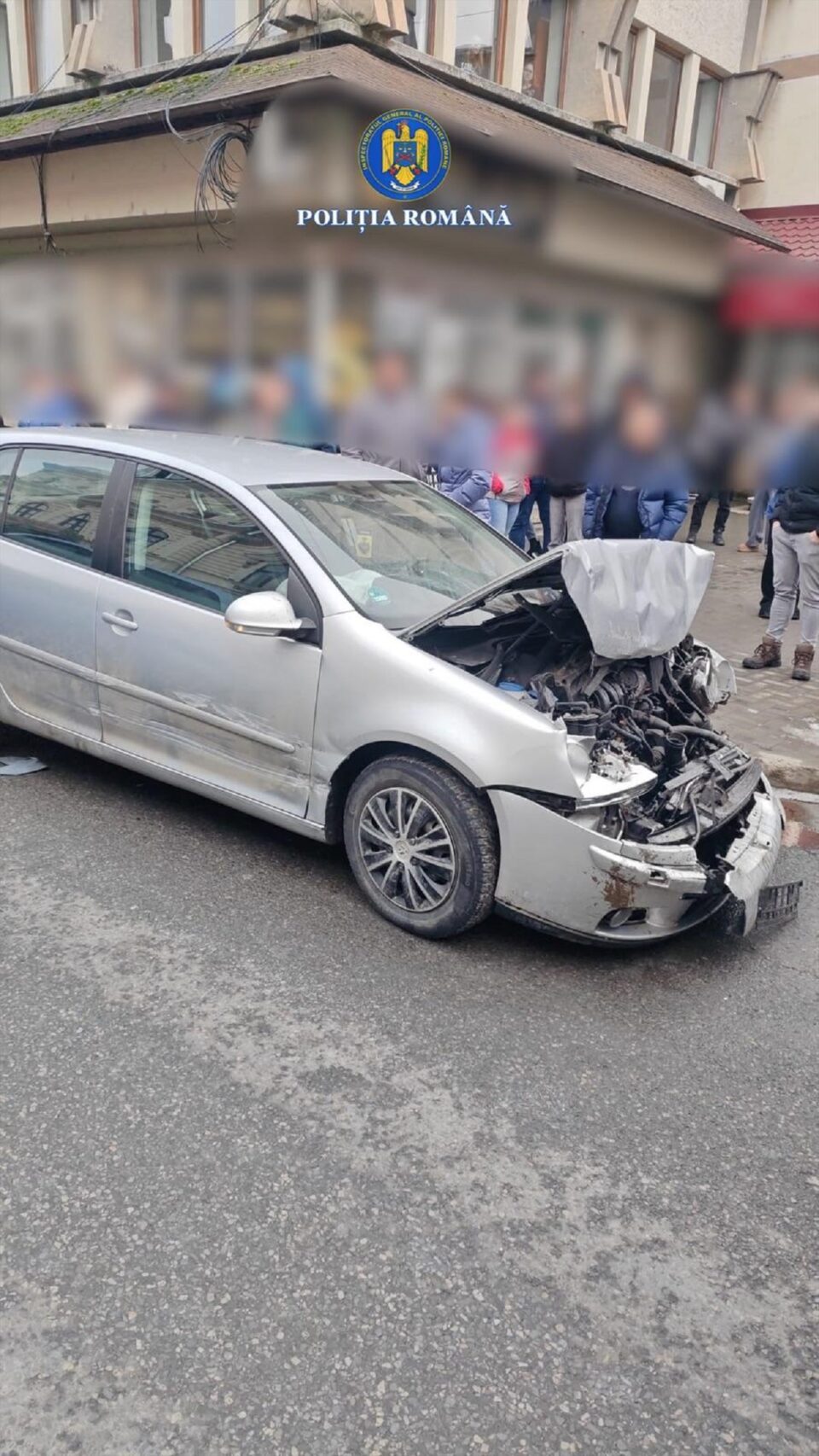 Tânărul care a fugit de polițiști și a provocat tamponări în lanț, arestat pentru 30 de zile