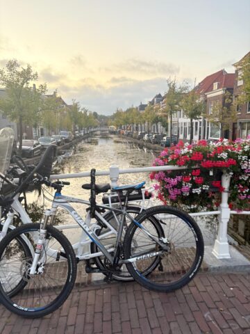 Cum să fii student în Olanda, la o universitate tehnică de top. Experiența a doi tineri suceveni