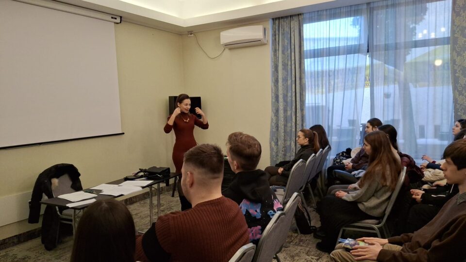 Atelier pentru tinerii ATOS. „ÎNVAȚĂ SĂ ÎNVEȚI – Tehnici de memorare rapidă!”