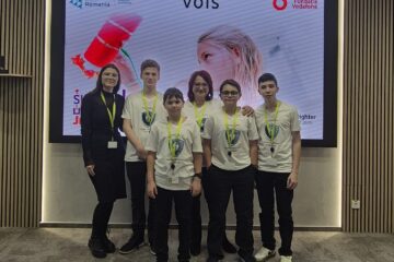 Elevii din Salcea, premiați la București, pentru o aplicație care monitorizează timpul petrecut pe internet