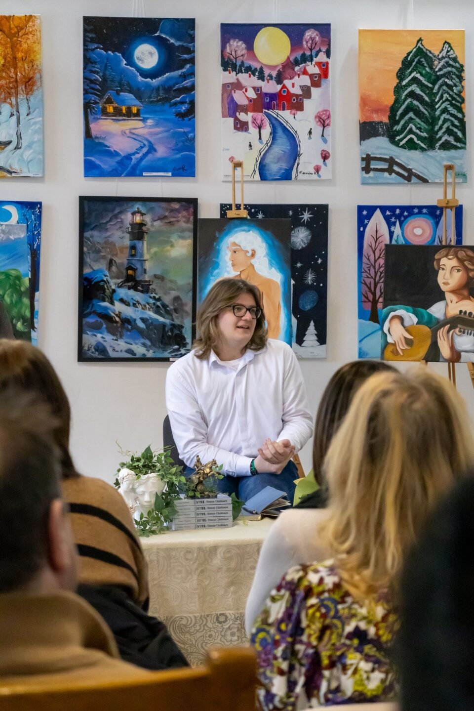 Cristian Vlădeanu, elev al Colegiului „Hurmuzachi” Rădăuți, a lansat romanul „Daffodil: Steaua Căzătoare”