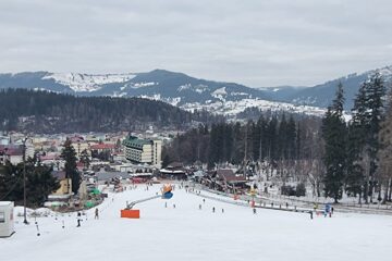 Hotelul Bradul din Vatra Dornei oferă turiștilor programul „Ski în Bucovina”, cu cele mai bune oferte de cazare și ski-pass inclus
