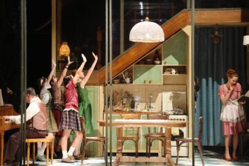 ”Dealurile Californiei”, spectacol cu o distribuție generoasă, energie unică și muzică live, pe scena TMMVS