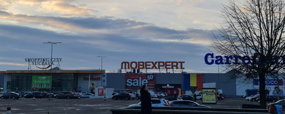 Carrefour Suceava, în cadrul centrului comercial Shopping City