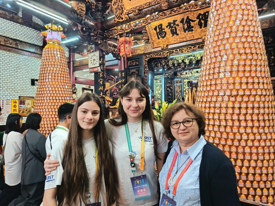 Cezara Ilinca Tui, Teodora Ionela Lauric și Anca Greculeac