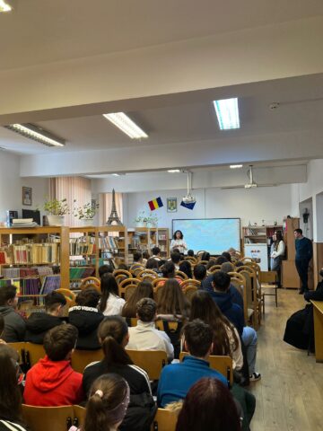 Educație pentru sănătate și orientare în carieră la Liteni – atelierul „Tu știi ce mănânci?” și prezentarea ofertei FIA – USV