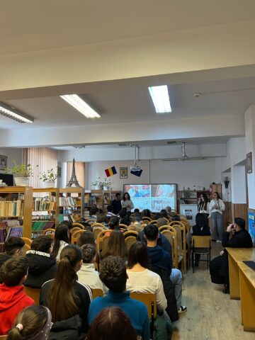 Educație pentru sănătate și orientare în carieră la Liteni – atelierul „Tu știi ce mănânci?” și prezentarea ofertei FIA – USV