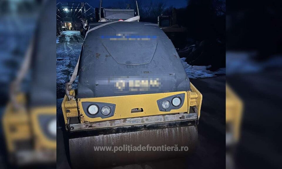 Utilaj pentru construcții, proaspăt furat din Marea Britanie, găsit de în fața porții unui sucevean