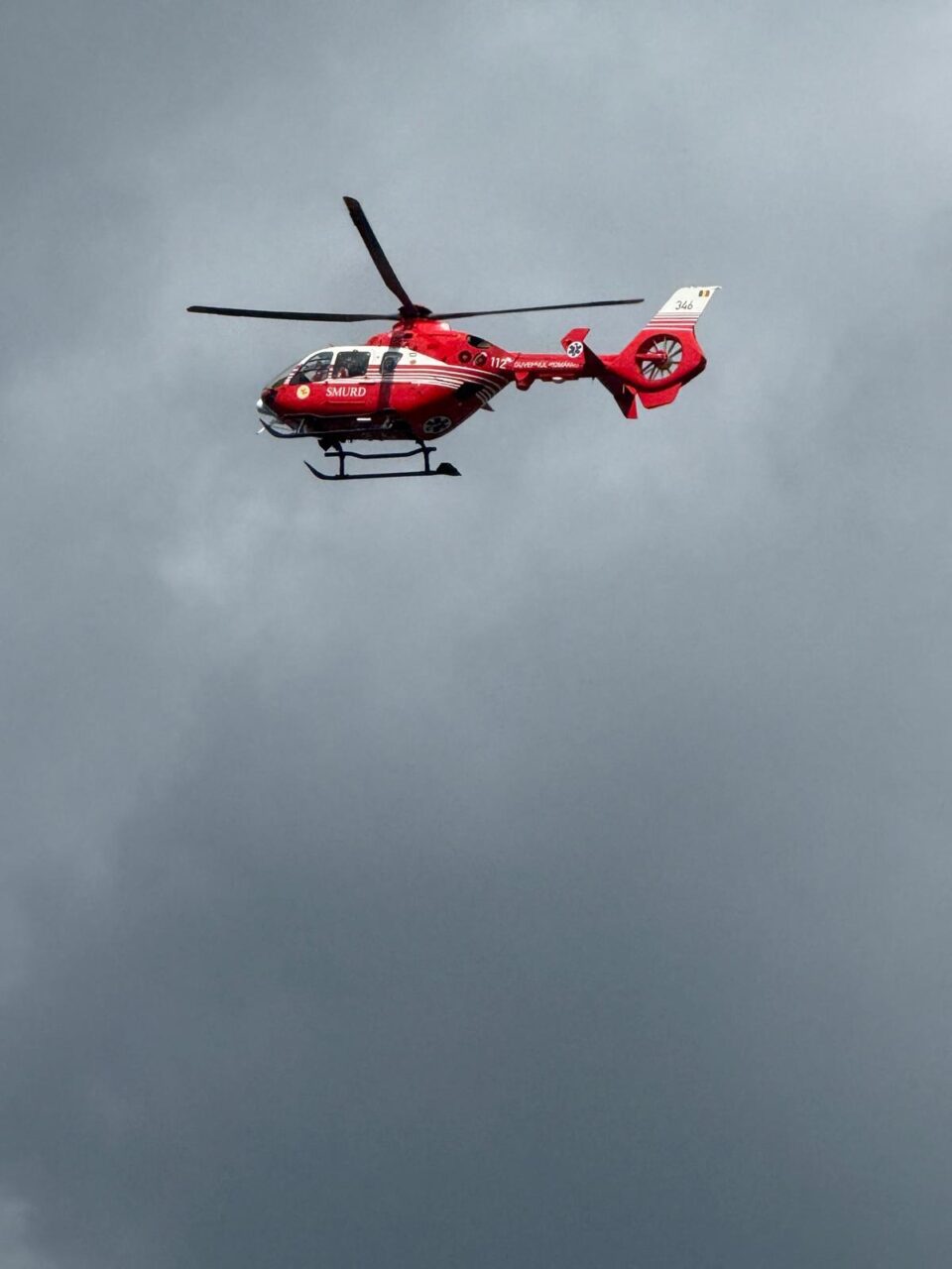 Adolescentă rănită, preluată cu elicopterul de pe pârtie