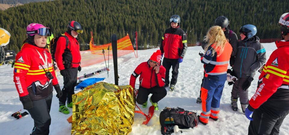 Adolescentă rănită la schi, preluată cu elicopterul de pe pârtia de la Cârlibaba Adolescentă rănită la schi, preluată cu elicopterul de pe pârtia de la Cârlibaba