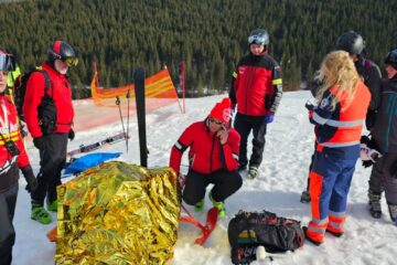 Adolescentă rănită la schi, preluată cu elicopterul de pe pârtia de la Cârlibaba