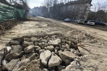 Garajele din zona Pieței Burdujeni, demolate în doar patru zile de Primăria Suceava Garajele din zona Pieței Burdujeni, demolate în doar patru zile de Primăria Suceava