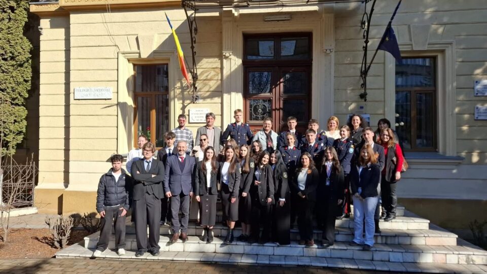 Elevi ai Colegiului „Eudoxiu Hurmuzachi”, din nou pe podium, la Concursul județean „Locuri, Oameni, Valori”