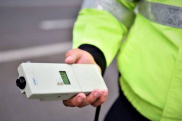 O șoferiță care consumase băuturi alcoolice a luat la țintă tot ce i-a ieșit în cale