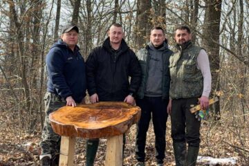 Traseu educativ, cu bănci, măsuțe și un mic amfiteatru, amenajat în pădurea „La Stejărei”, din Burdujeni Sat