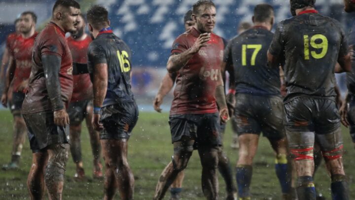 România a învins Belgia, pe o vreme câinească, cu doi suceveni în teren