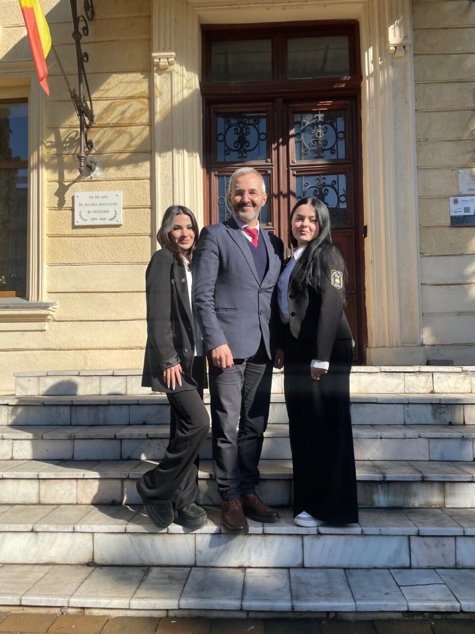 Elevi ai Colegiului „Eudoxiu Hurmuzachi”, din nou pe podium, la Concursul județean „Locuri, Oameni, Valori”