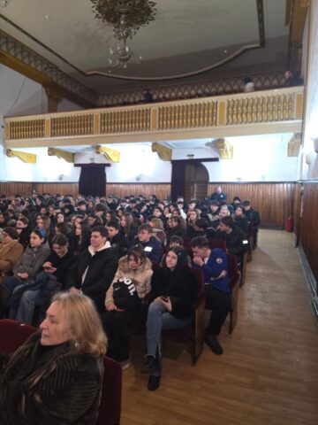 Campanie de prevenție Antidrog la Rădăuți, cu expertul Cătălin Țone