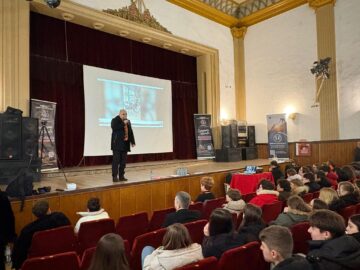 Campanie de prevenție Antidrog la Rădăuți, cu expertul Cătălin Țone