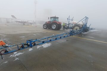 Gheorghe Șoldan consideră că este inacceptabil ca deszăpezirea pistei Aeroportului Suceava să se facă cu un utilaj agricol