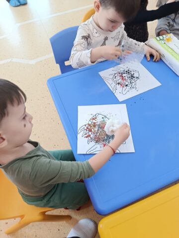 Tinere talente, copii fericiți: formăm personal calificat pentru creșe