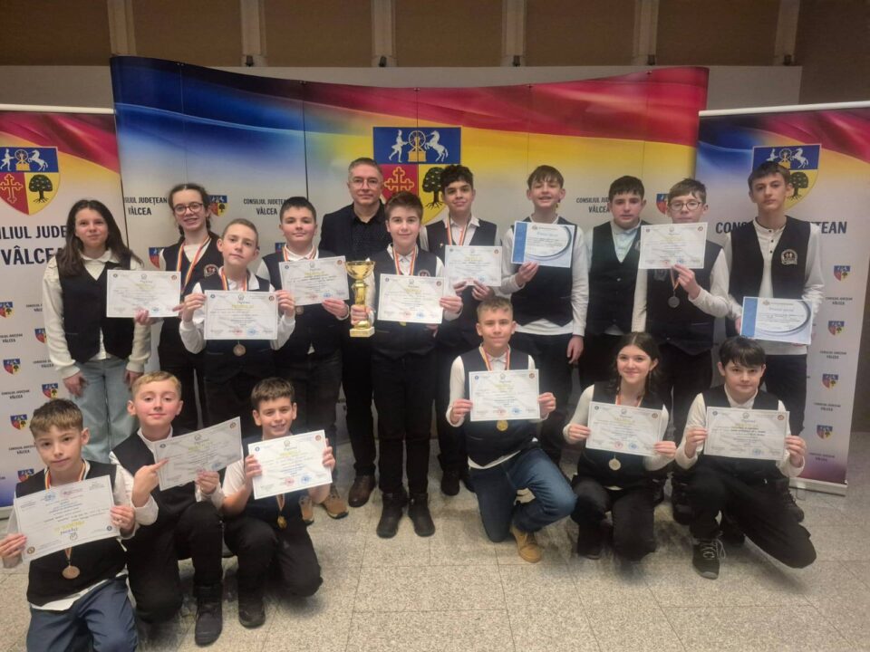 Micii geografi ai Școlii Nr. 4, de șapte ani pe podiumul Concursului „La Școala cu Ceas”