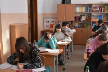 Elevii buni sunt în focul olimpiadelor școlare, în cursa către etapele naționale