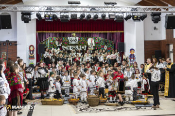 Șezătoare cu parfum de altădată la Gălănești. Sursa foto Agenția Manifest Șezătoare cu parfum de altădată la Gălănești. Sursa foto Agenția Manifest