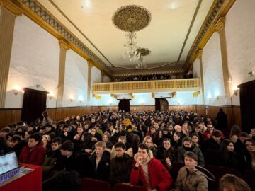 Campanie de prevenție Antidrog la Rădăuți, cu expertul Cătălin Țone