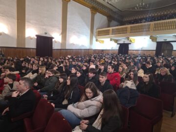 Campanie de prevenție Antidrog la Rădăuți, cu expertul Cătălin Țone