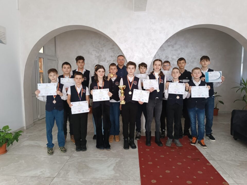 Micii geografi ai Școlii Nr. 4, de șapte ani pe podiumul Concursului „La Școala cu Ceas” Micii geografi ai Școlii Nr. 4, de șapte ani pe podiumul Concursului „La Școala cu Ceas”