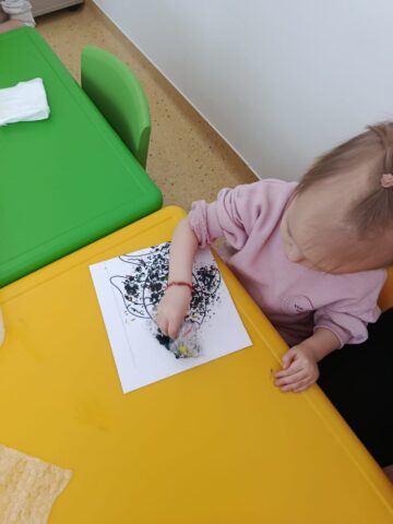 Tinere talente, copii fericiți: formăm personal calificat pentru creșe