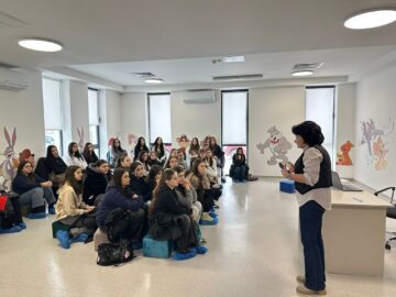 Tinere talente, copii fericiți: formăm personal calificat pentru creșe