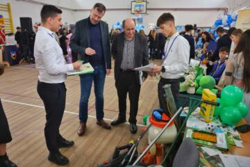 Educație aplicată la Rădăuți: Târgul Firmelor de Exercițiu „The Future Is Bright!”, la a treia ediție